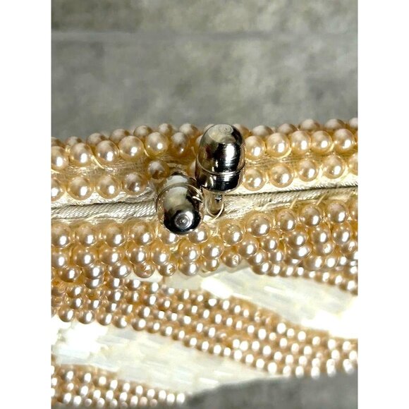 La Regale Hong Kong Vintage Kiss Clasp Beaded Evening Bag in Cream/White - Picture 3 of 6